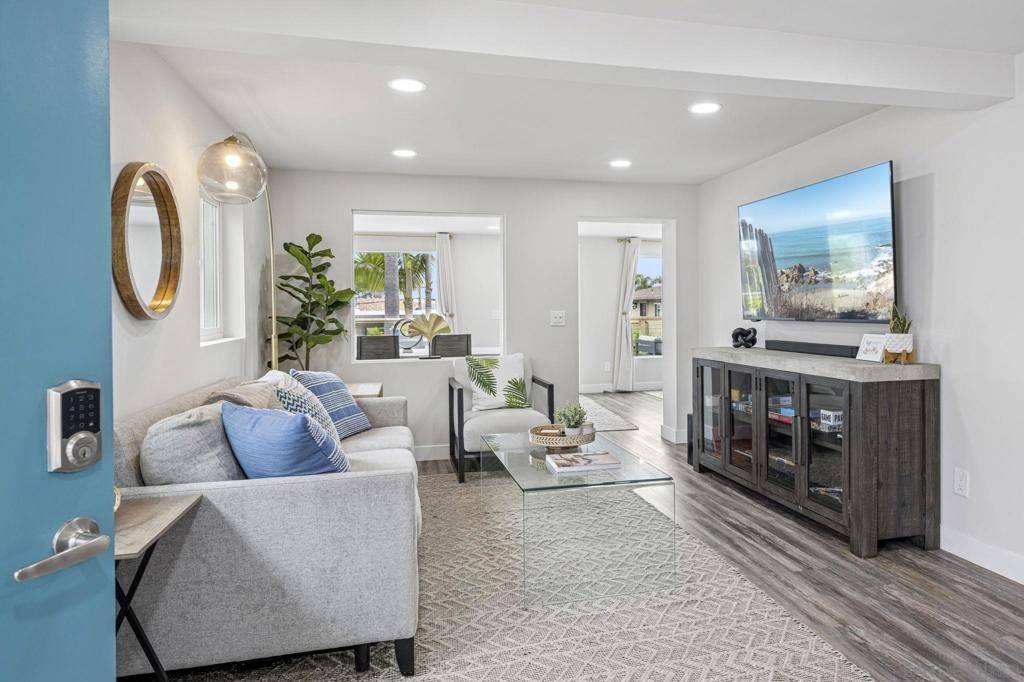 Solana Beach, CA 92075,215 N Granados Ave