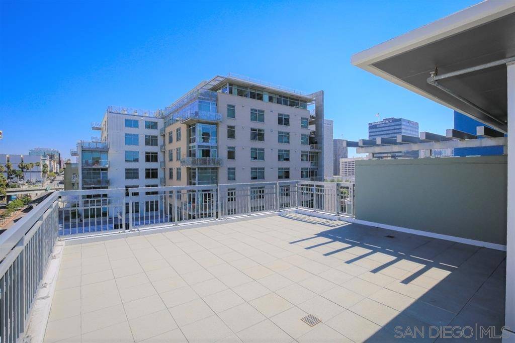 San Diego, CA 92101,1580 Union Street #705