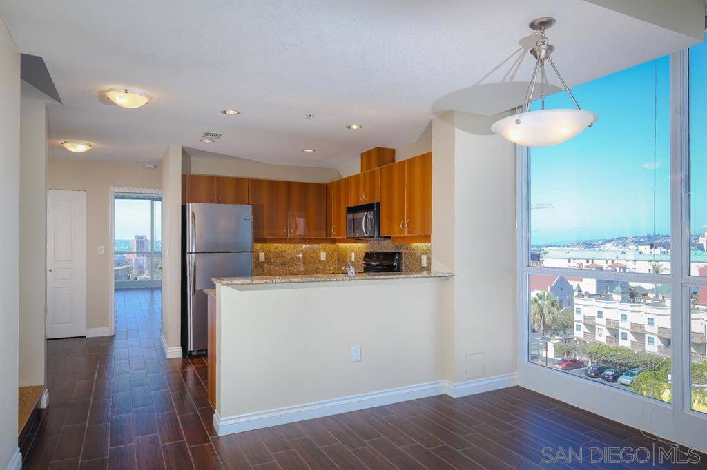 San Diego, CA 92101,1580 Union Street #705