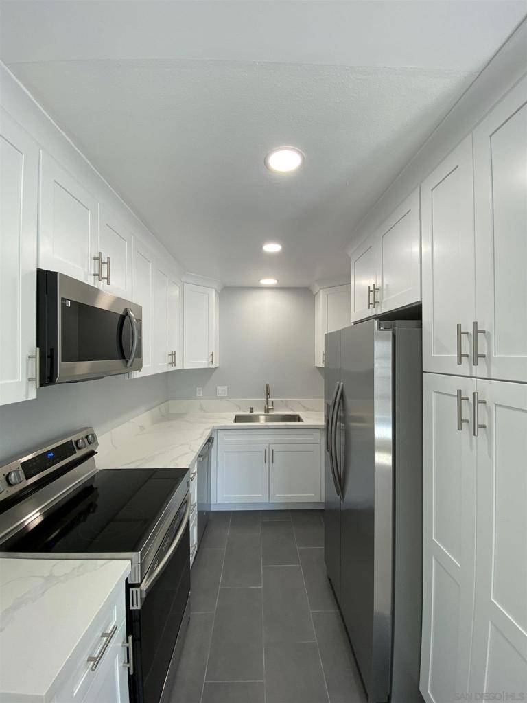 San Diego, CA 92122,7741 Camino Noguera #101