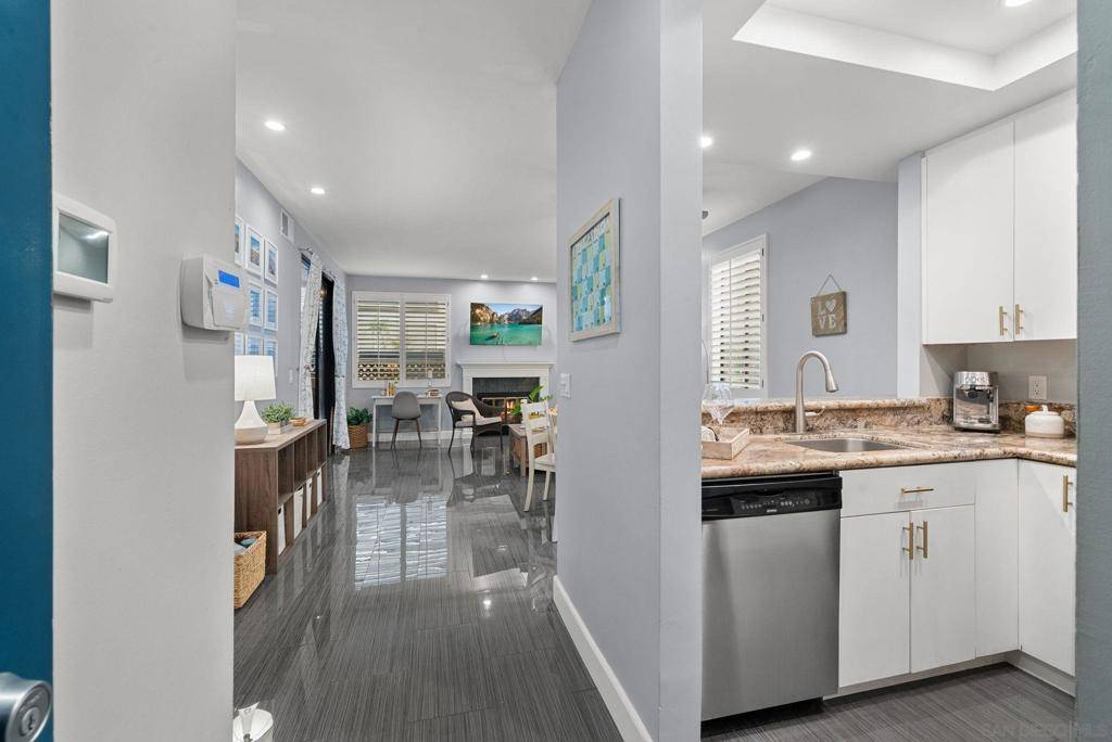San Diego, CA 92108,2202 River Run Dr ##6