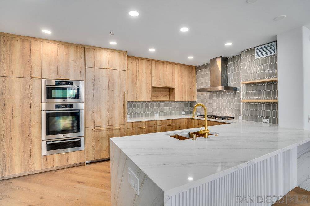 La Jolla, CA 92037,302 Prospect St