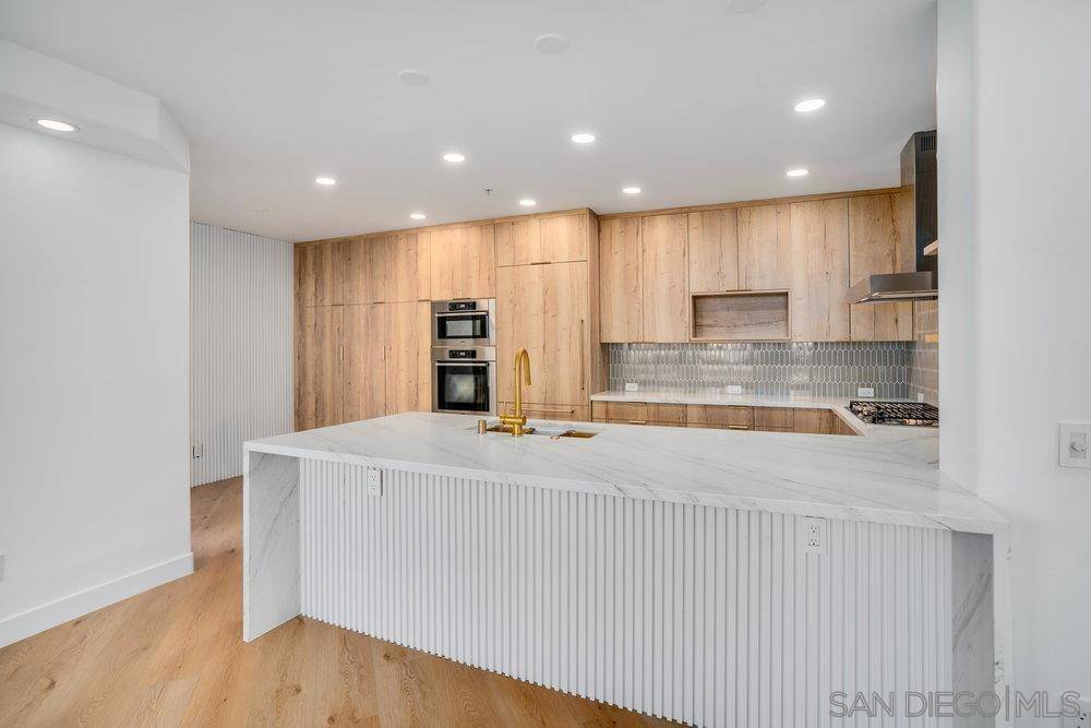 La Jolla, CA 92037,302 Prospect St