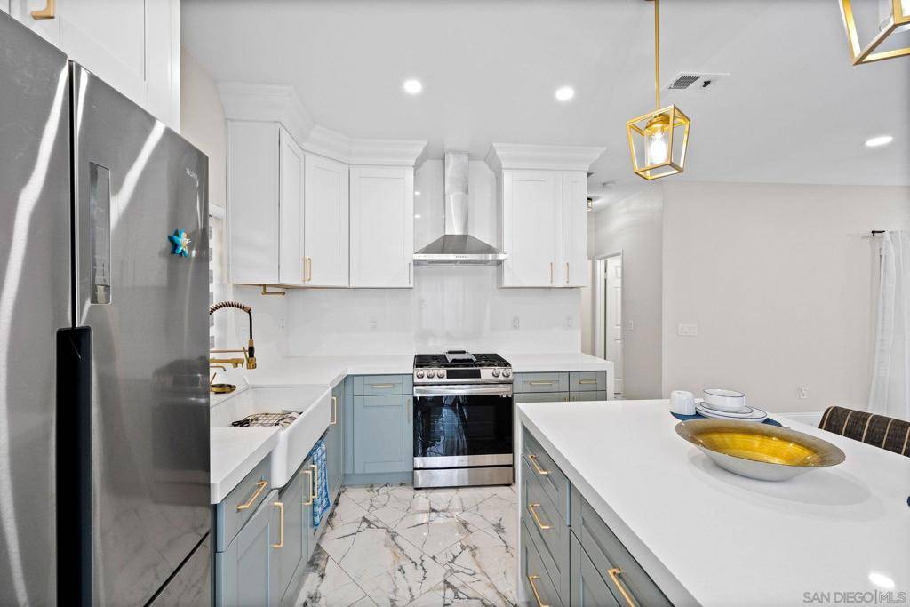 3585 Acacia St San Diego, CA 92113