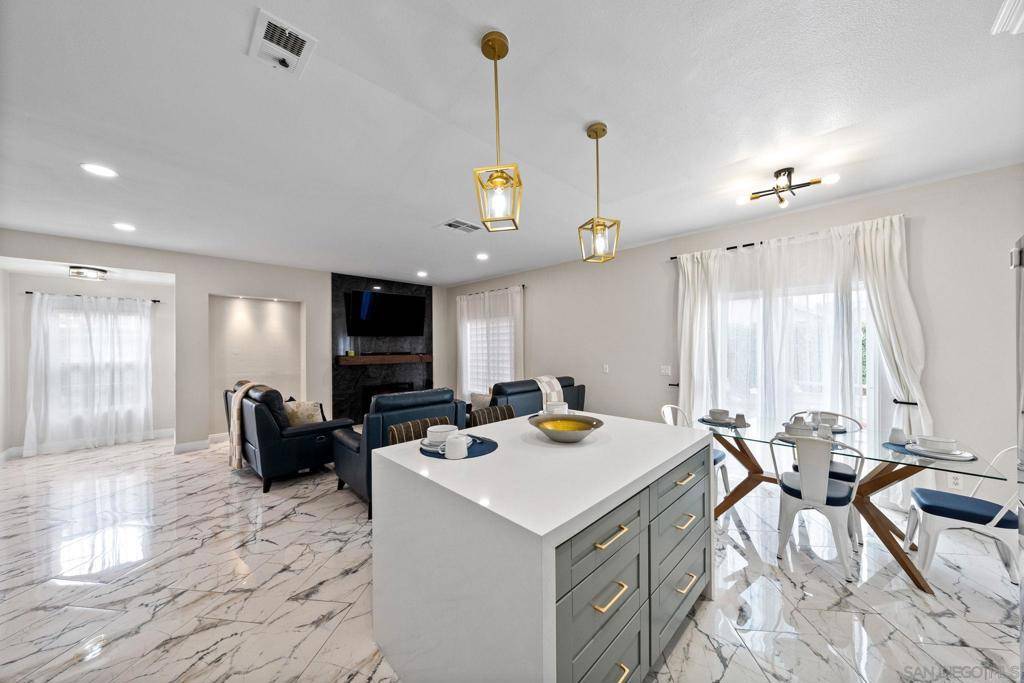 3585 Acacia St San Diego, CA 92113