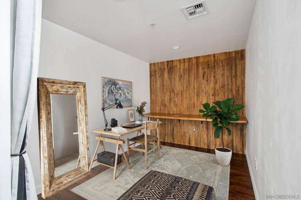 San Diego, CA 92101,1150 J St #520
