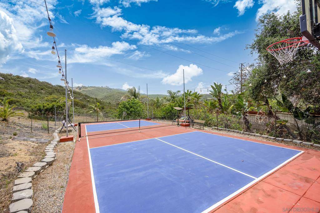 San Marcos, CA 92078,457 Silver Shadow Dr