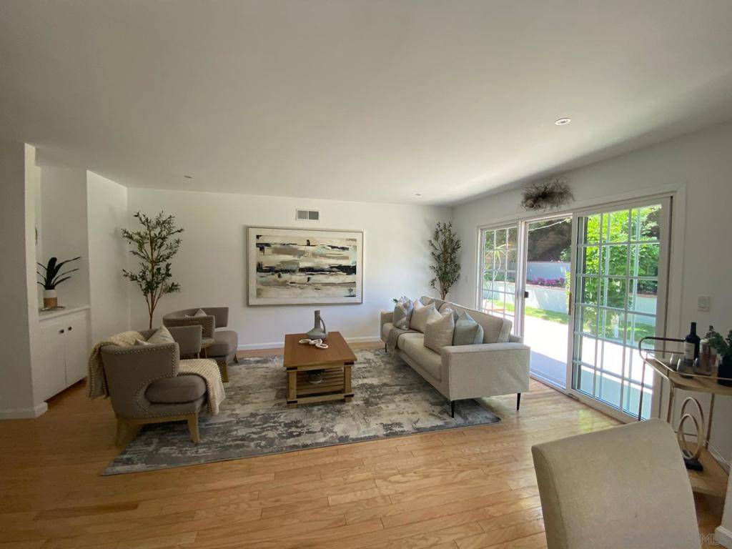 Fullerton, CA 92832,359 W Glenwood Ave