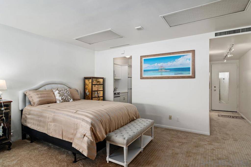 La Jolla, CA 92037,939 Coast #LB