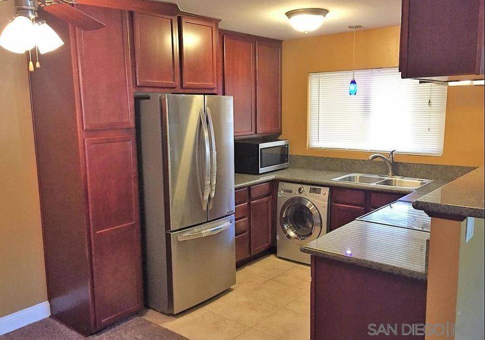 Lakeside, CA 92040,12805 Mapleview St #16