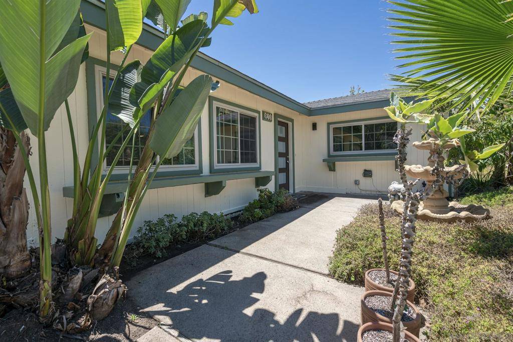 Fallbrook, CA 92028,913 Buena Rosa Court