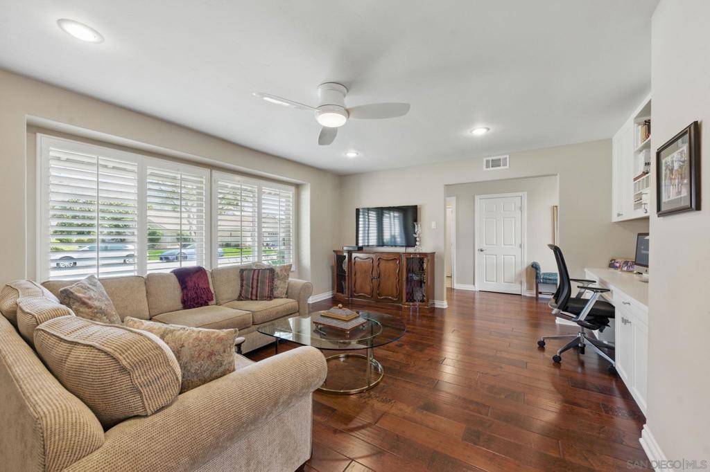 Camarillo, CA 93012,17117 Village 17