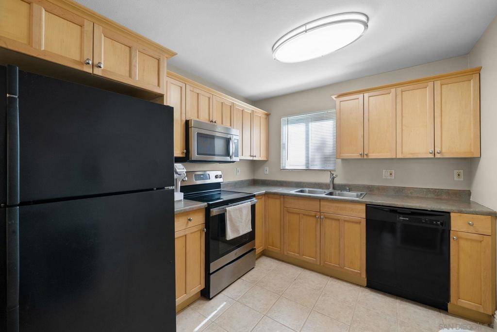 San Diego, CA 92103,2850 Reynard Way #5