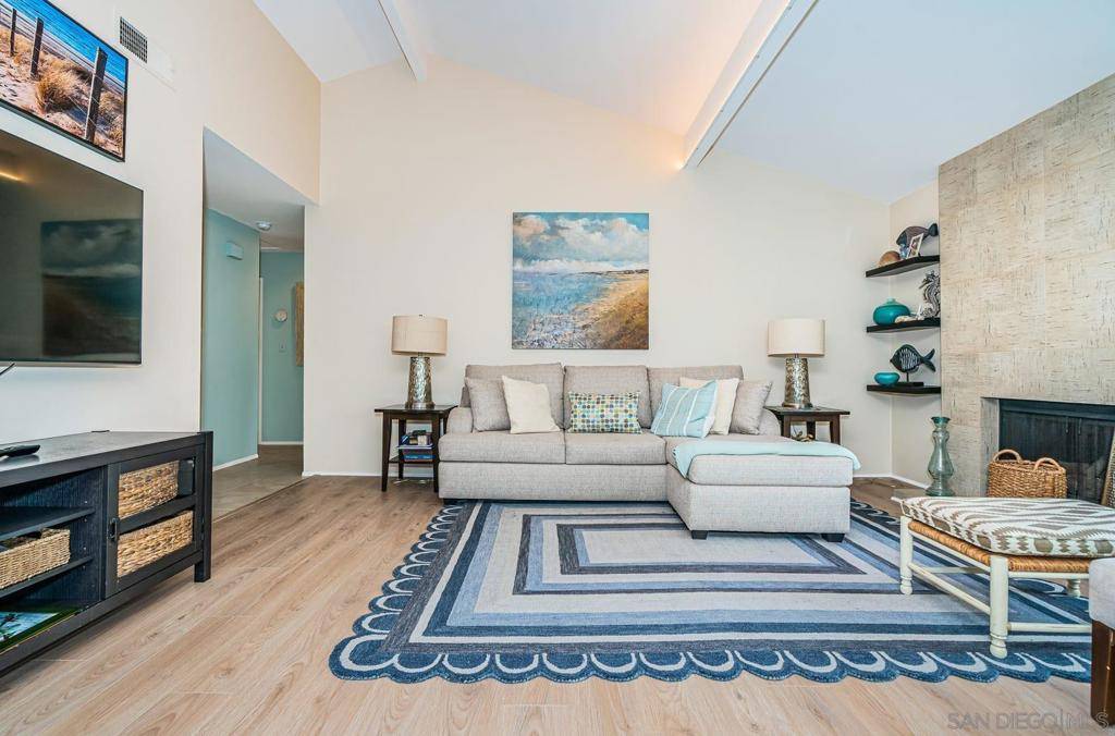 Carlsbad, CA 92011,901 Caminito Madrigal #E