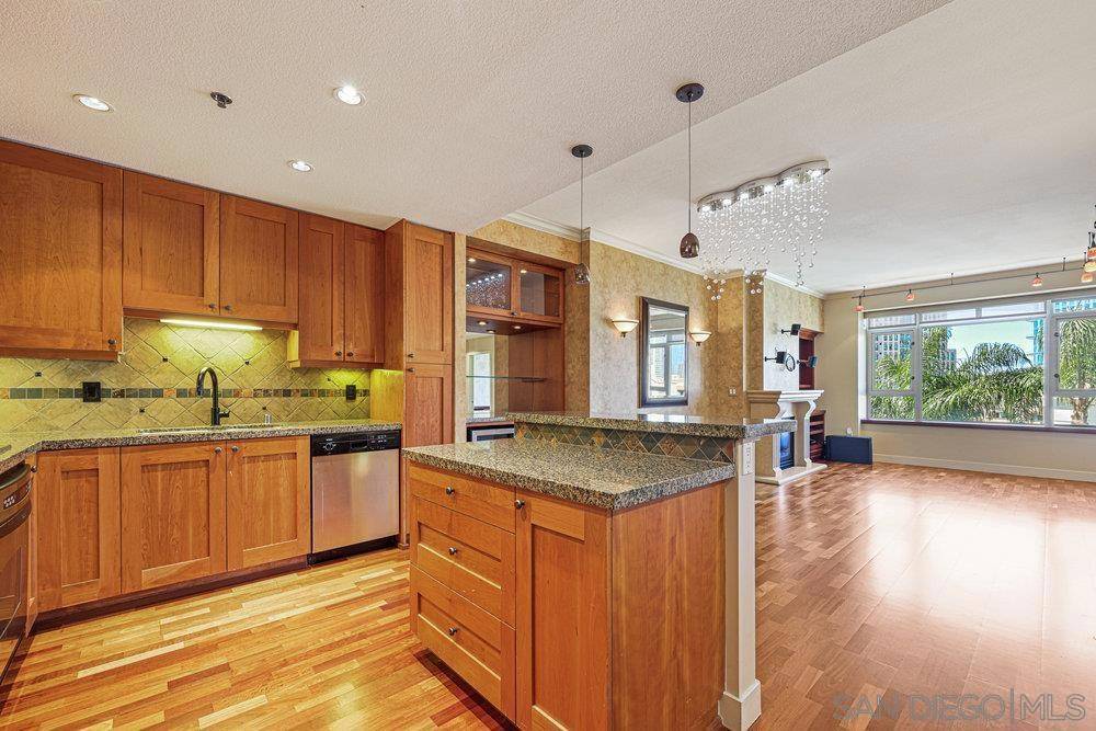 San Diego, CA 92101,700 W Harbor #608