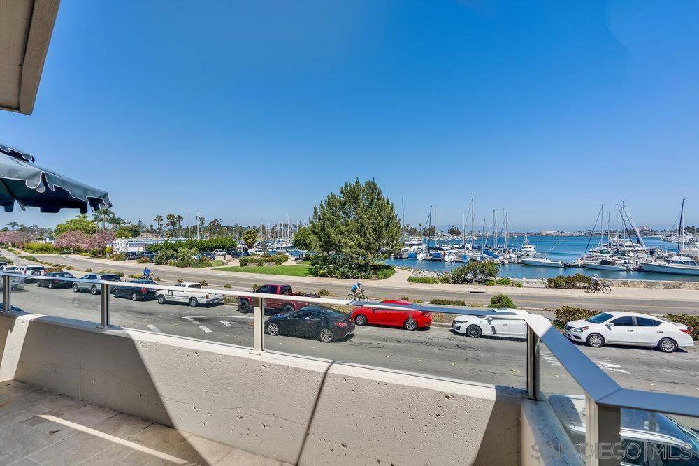 Coronado, CA 92118,1643 Glorietta Blvd