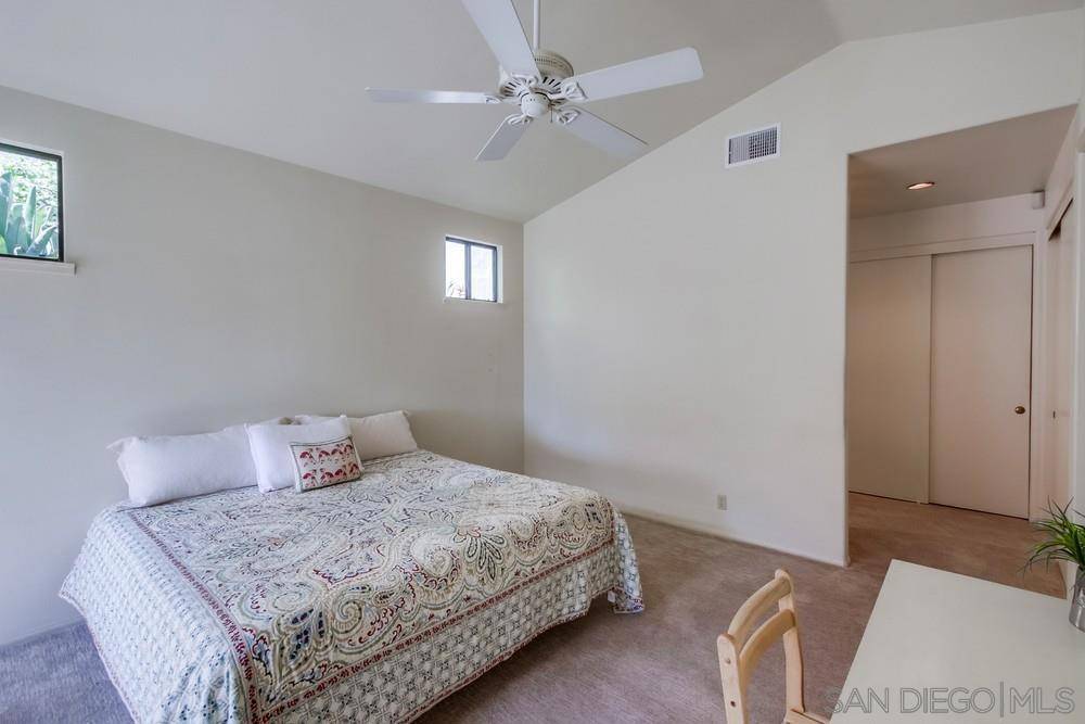 18129 Chretien Ct San Diego, CA 92128
