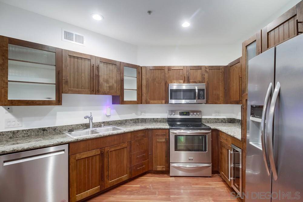 San Diego, CA 92101,1501 Front St #338