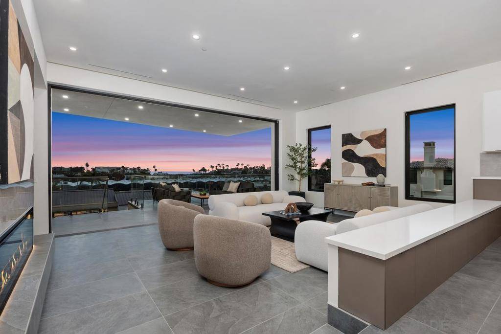 Solana Beach, CA 92075,147 S Rios