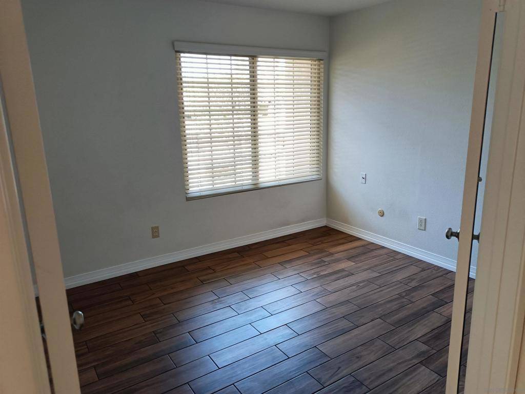 Chula Vista, CA 91910,689 E J St