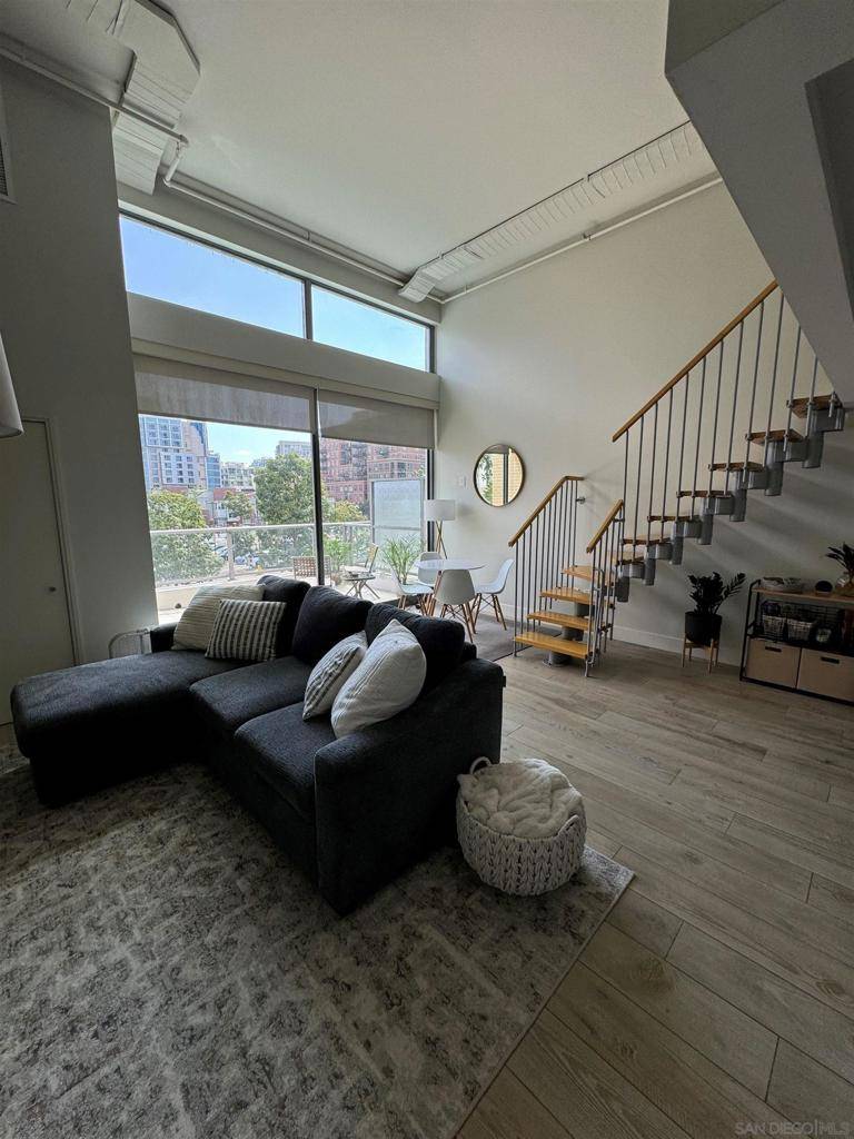 San Diego, CA 92101,575 6Th Ave #214