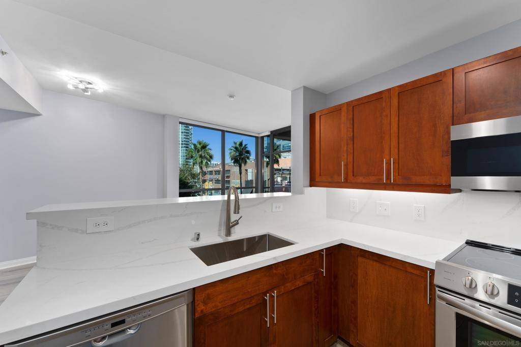 San Diego, CA 92101,253 10Th Ave #321