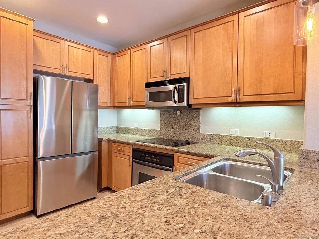 San Diego, CA 92130,3857 Pell Pl #117