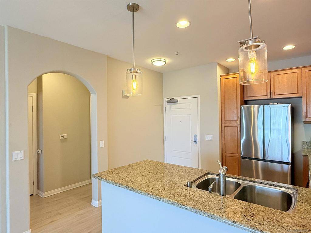 San Diego, CA 92130,3857 Pell Pl #117