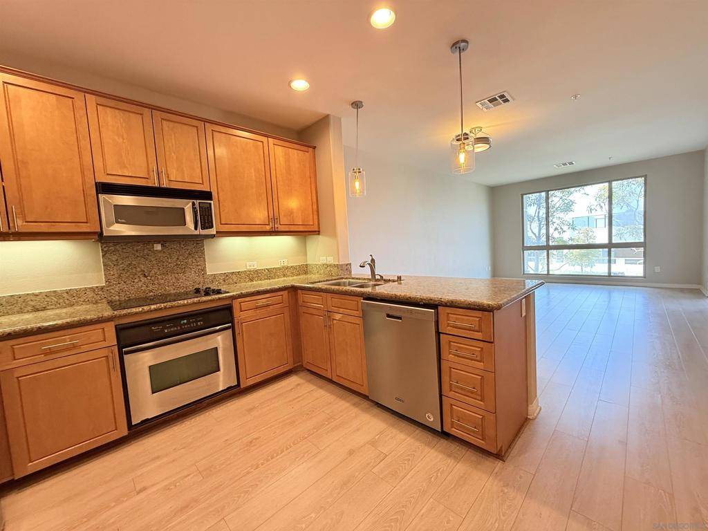 San Diego, CA 92130,3857 Pell Pl #117