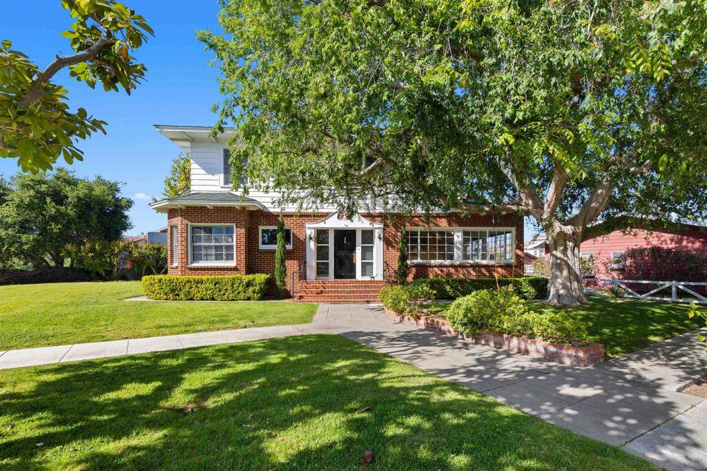 San Diego, CA 92103,4229 Saint James Place