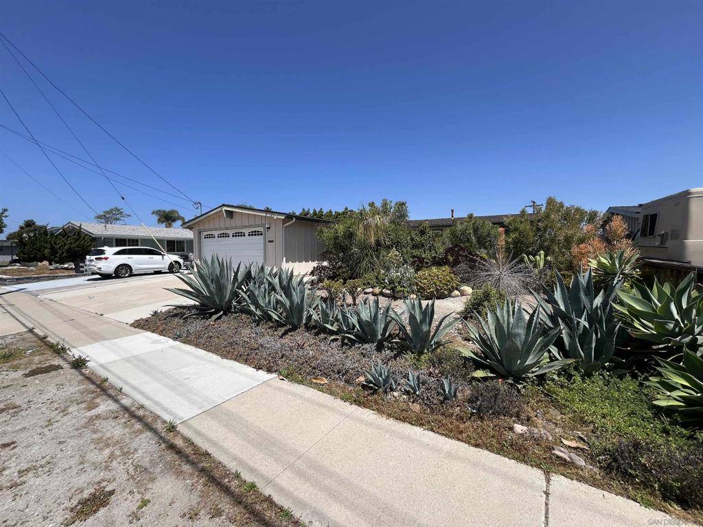 San Diego, CA 92117,5284 Winthrop St