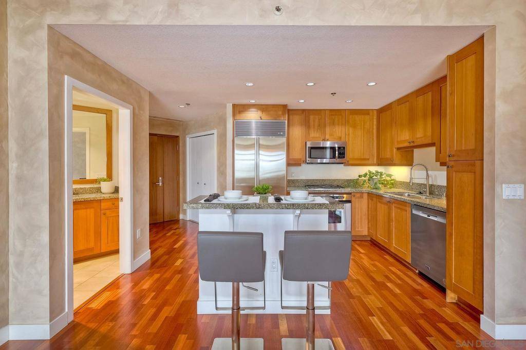 San Diego, CA 92101,700 W Harbor Dr #1306