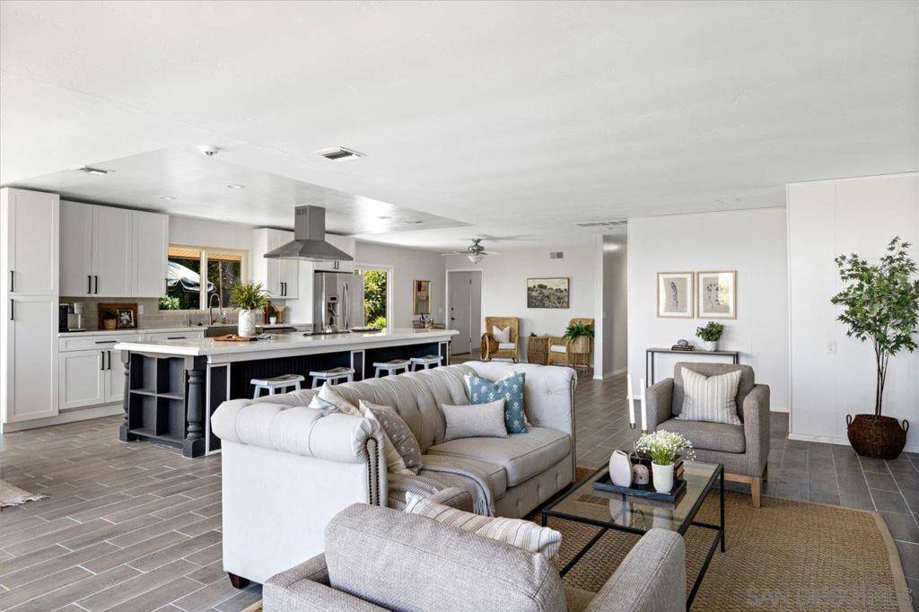 1109 Via La Cuesta Escondido, CA 92029
