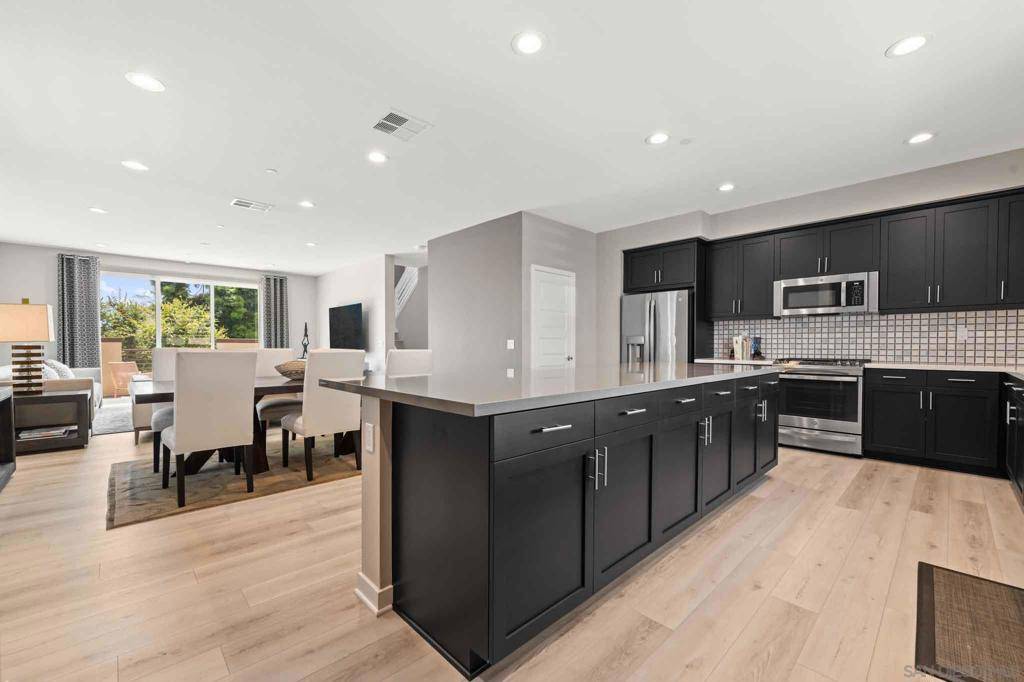 Carlsbad, CA 92009,6164 Colt Pl ##101