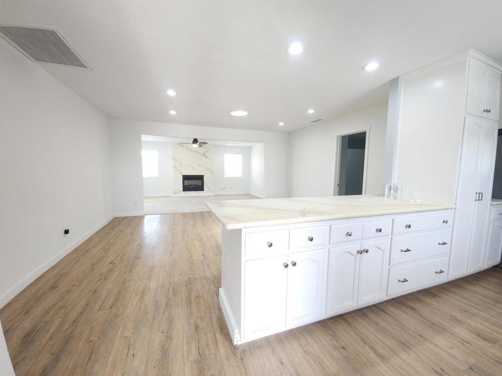 San Diego, CA 92114,7053 Silverwood