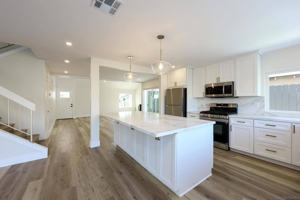 San Diego, CA 92126,8686 Perseus Rd