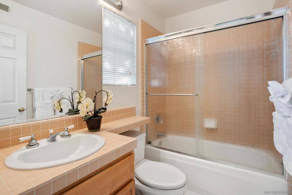 6906 Blue Orchid Ln Carlsbad, CA 92011