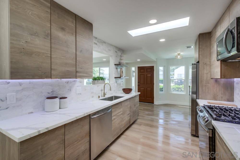 Vista, CA 92083,175 Bronze Way
