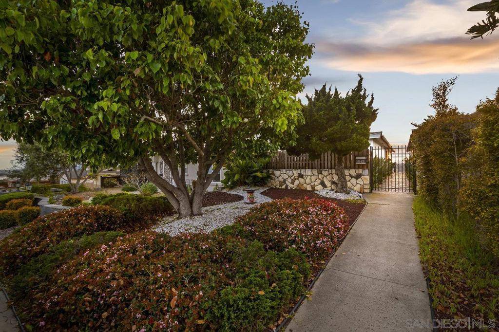 San Diego, CA 92117,3642 Trenton Ave