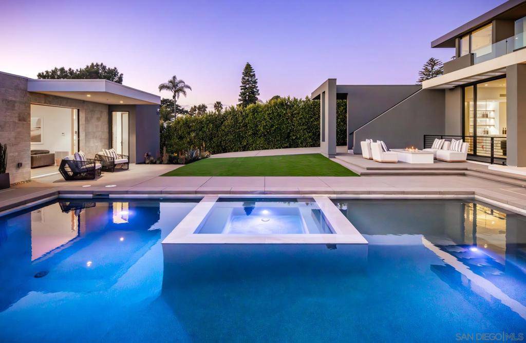 Solana Beach, CA 92075,521 S Rios Ave