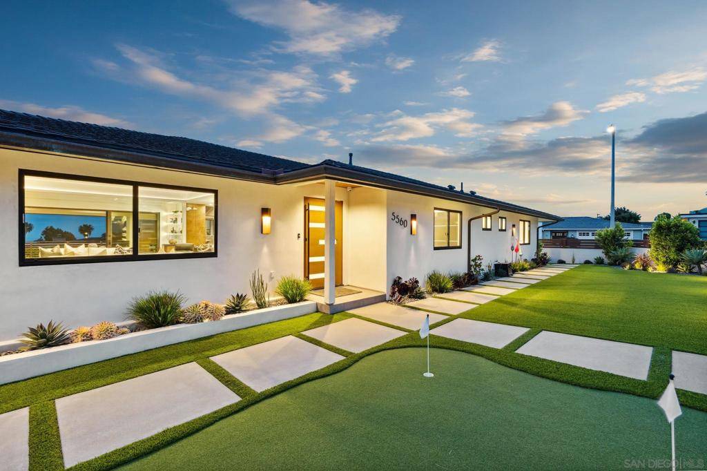 La Jolla, CA 92037,5560 Moonlight Lane