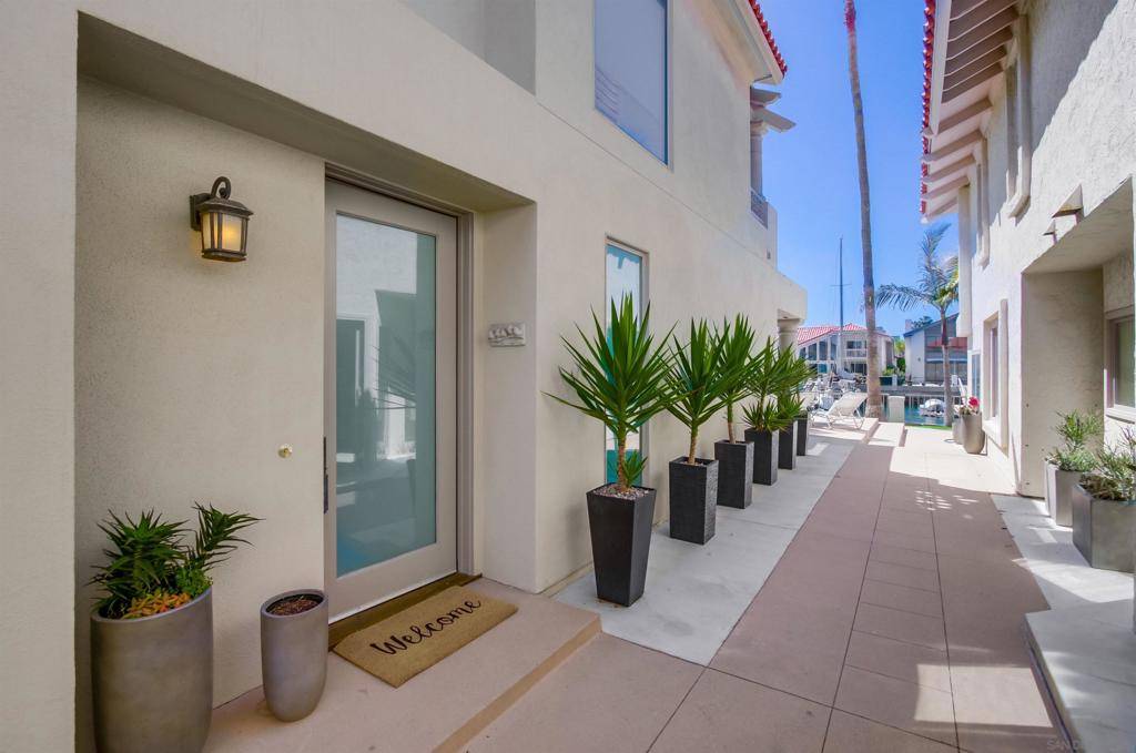 Coronado, CA 92118,8 Buccaneer Way
