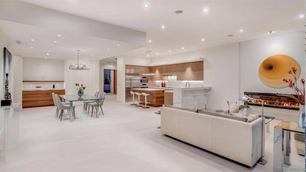 8665 Glenwick Ln La Jolla, CA 92037