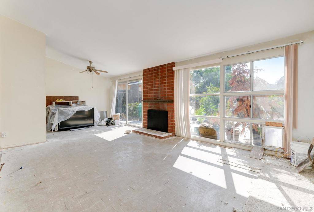 San Diego, CA 92111,3413 Rollsreach Dr