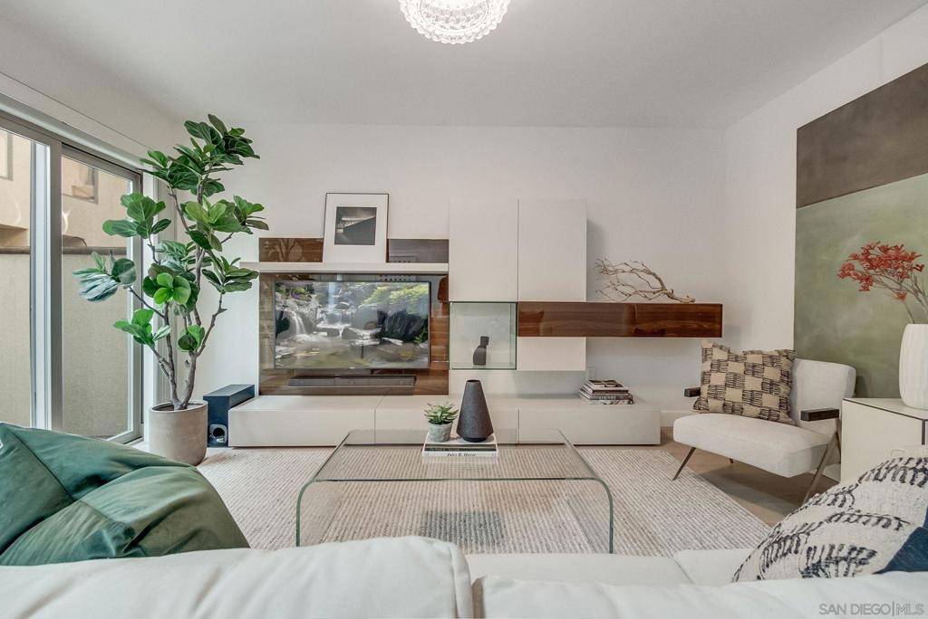 La Jolla, CA 92037,7530 Draper Ave #2