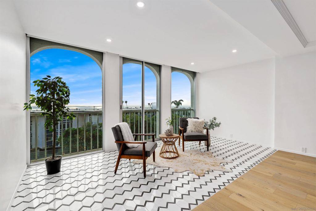 La Jolla, CA 92037,1001 Genter St #2H