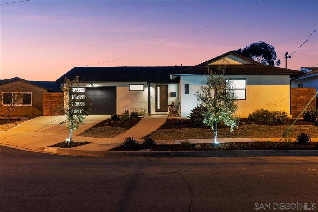 San Diego, CA 92117,5166 Galt Way