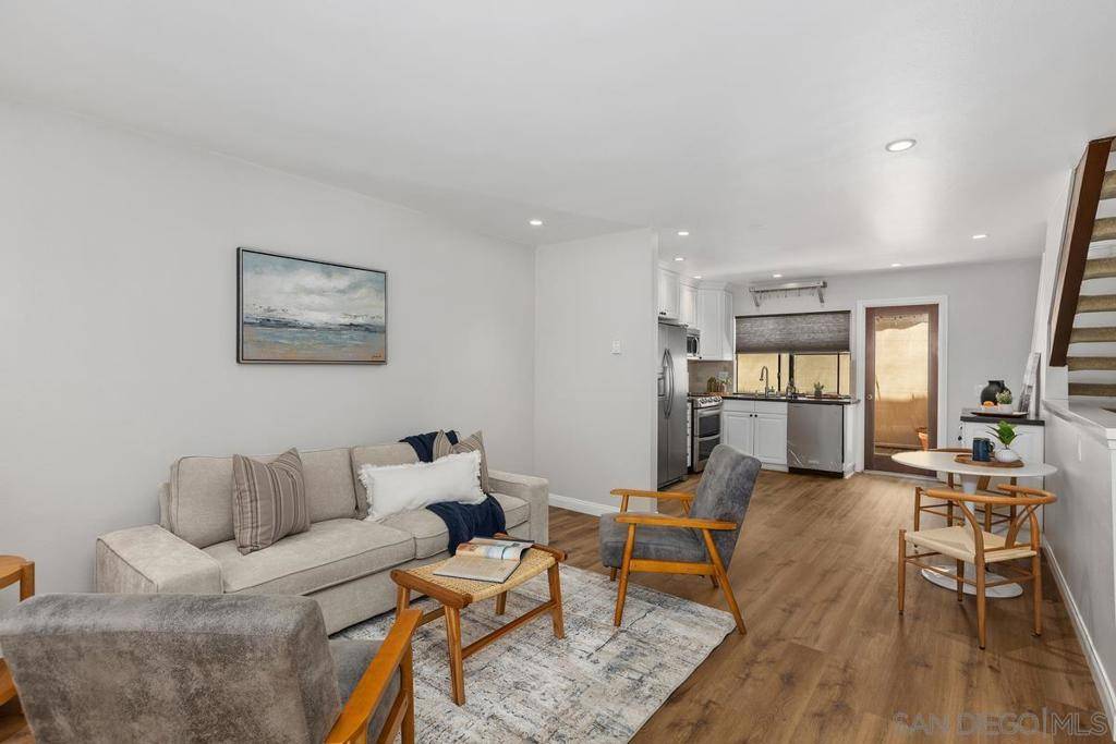La Jolla, CA 92037,8324 Via Sonoma #71
