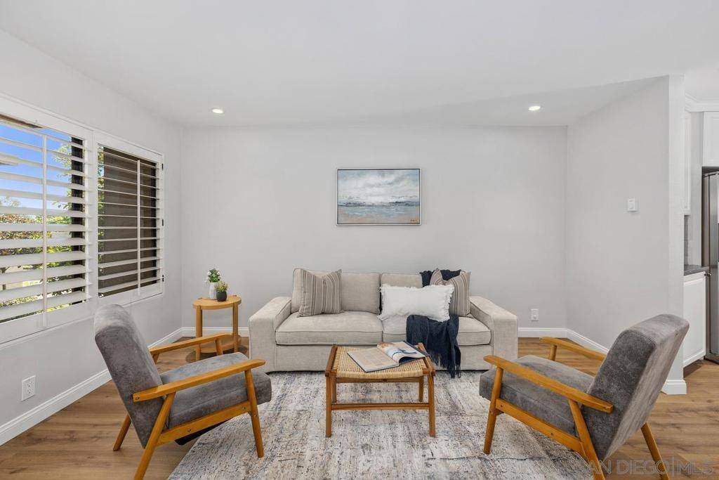 La Jolla, CA 92037,8324 Via Sonoma #71