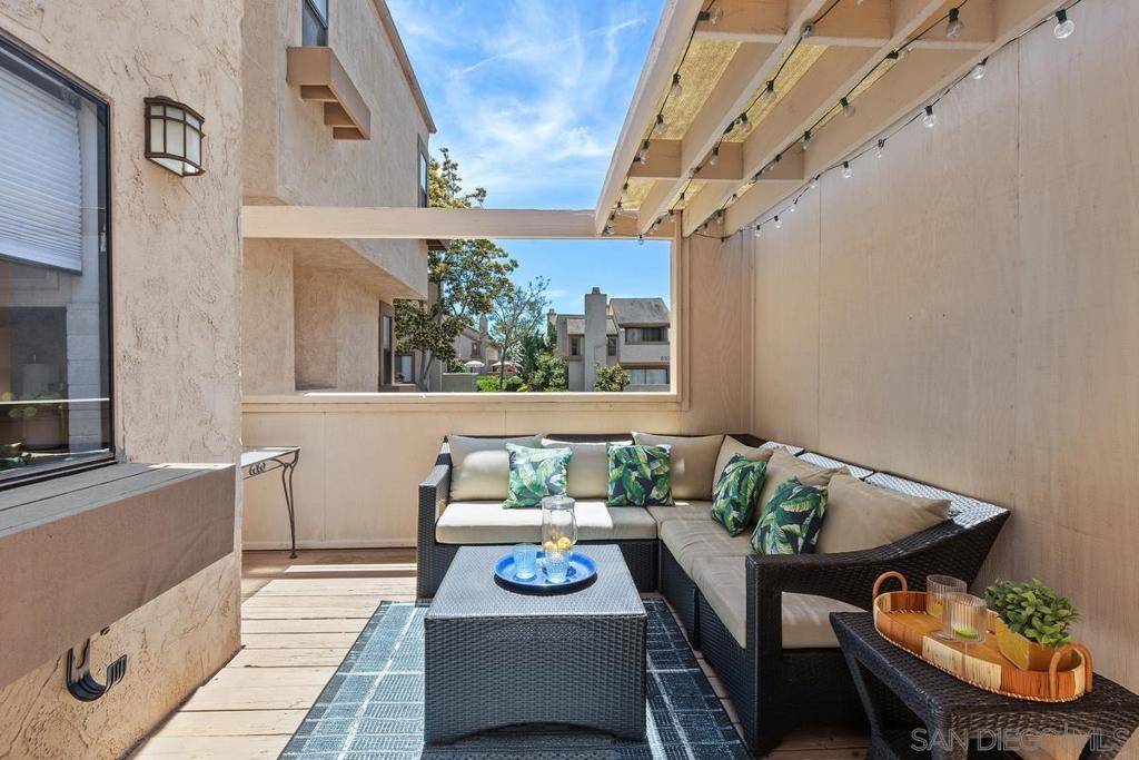 La Jolla, CA 92037,8324 Via Sonoma #71